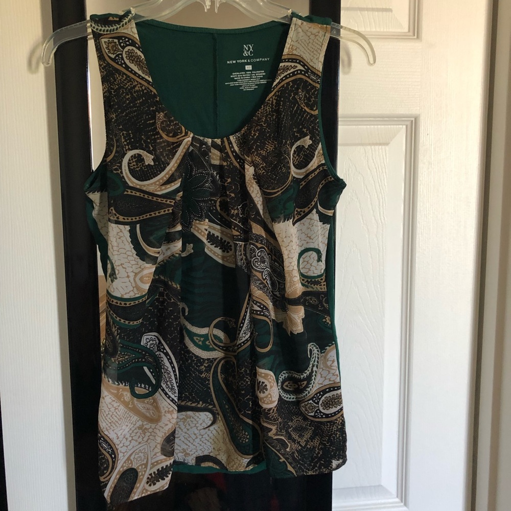 Slevless almost new top